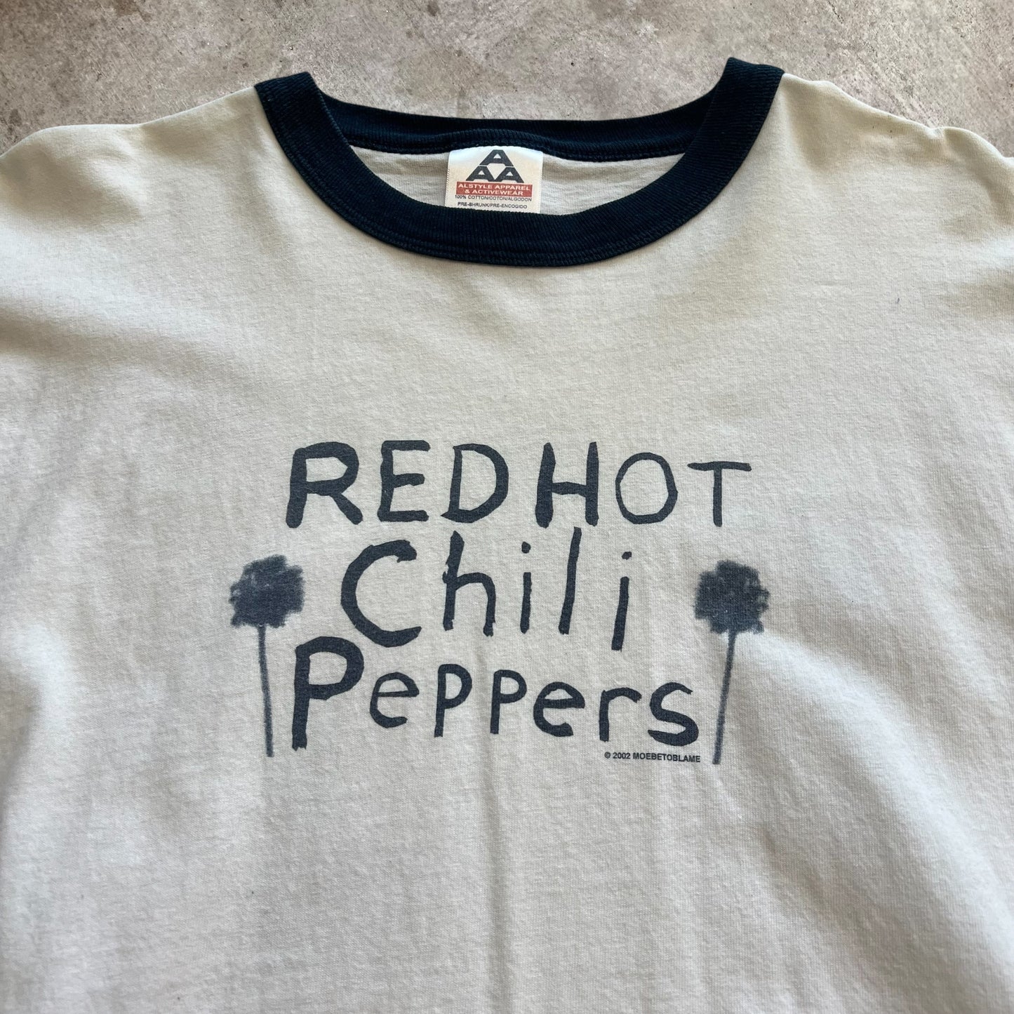(L) 2002 Vintage Red Hot Chili Peppers Tshirt