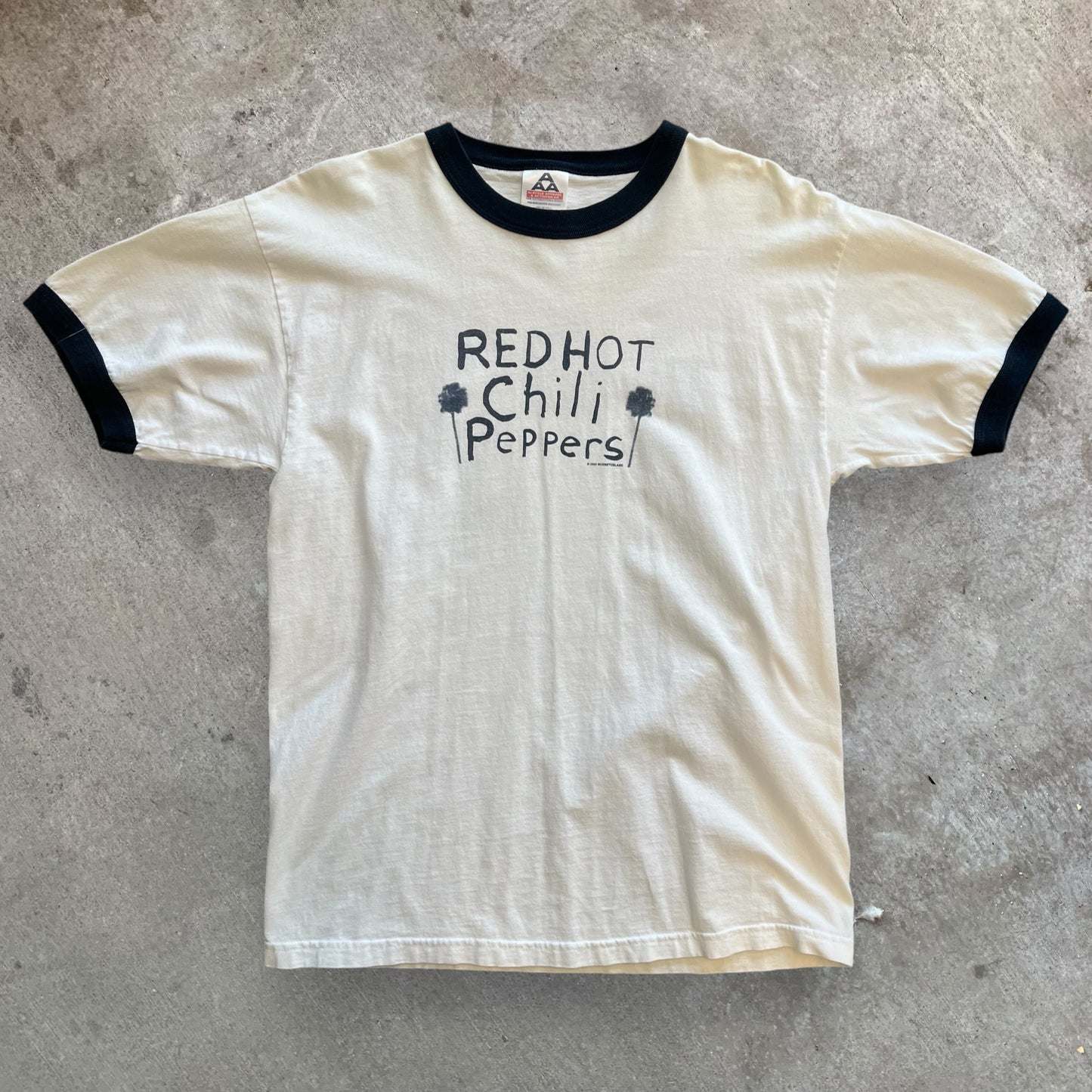 (L) 2002 Vintage Red Hot Chili Peppers Tshirt
