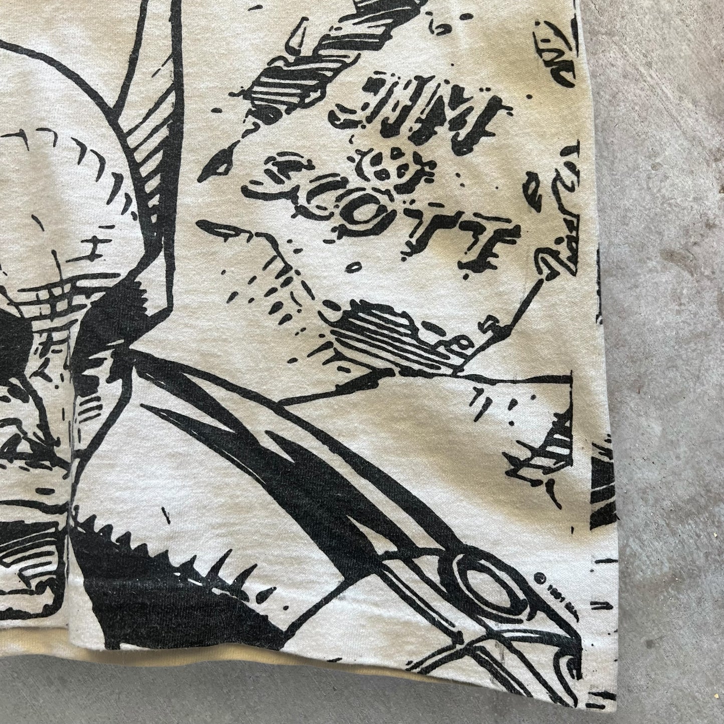 (L) 1991 Rare Mega Print T-shirt