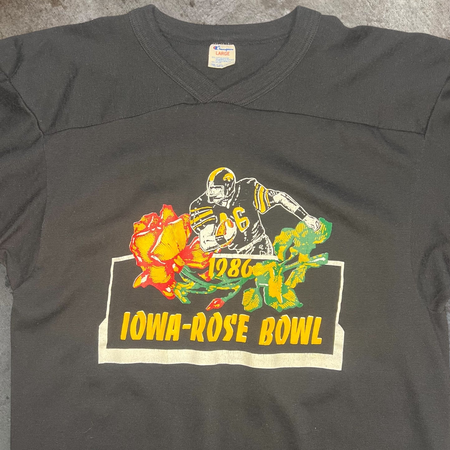(L) 1986 Champion Iowa Hawkeyes Rose Bowl Tshirt