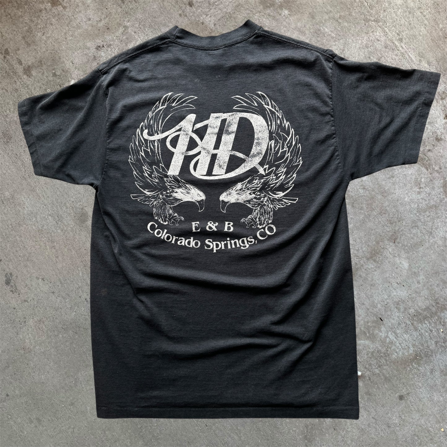 (XL) 90s 3D Emblem Surviors Shirt
