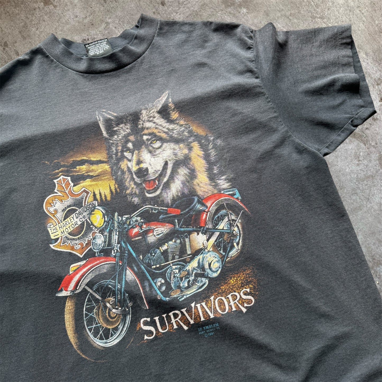 (XL) 90s 3D Emblem Surviors Shirt