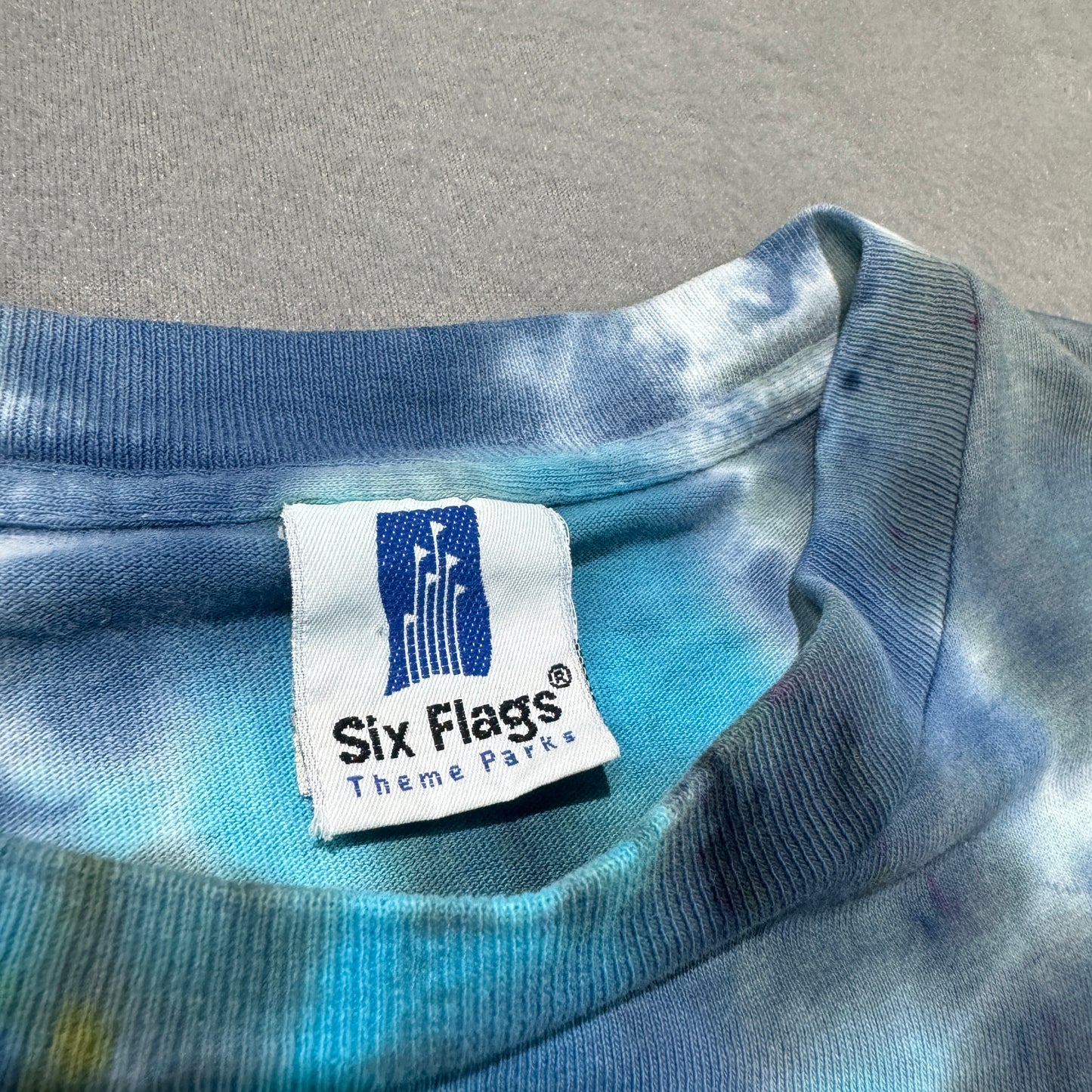 (L) 90s Six Flags Taz Shirt