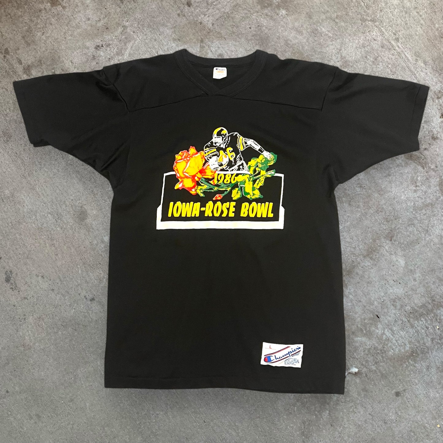 (L) 1986 Champion Iowa Hawkeyes Rose Bowl Tshirt