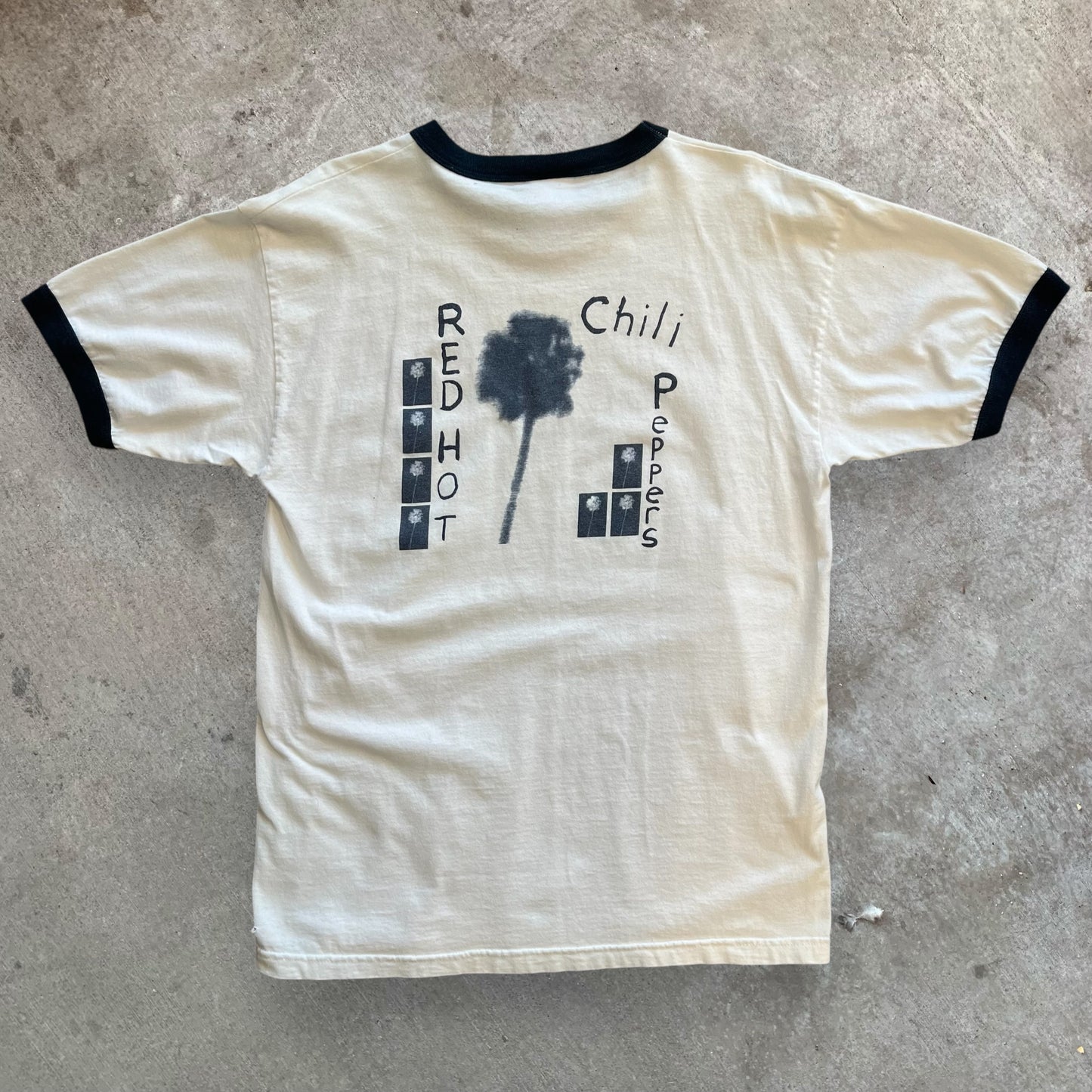 (L) 2002 Vintage Red Hot Chili Peppers Tshirt