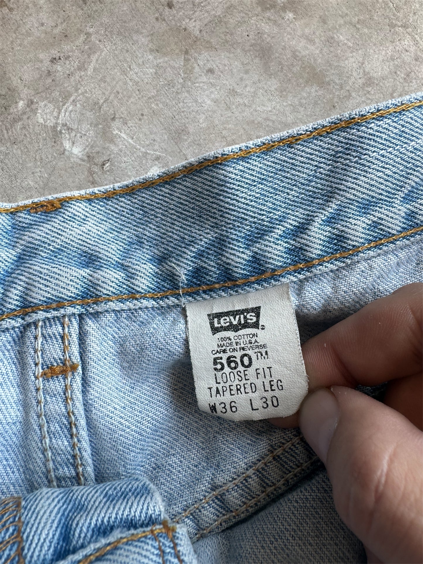 (36) 90s Levi’s Cut Off Jorts