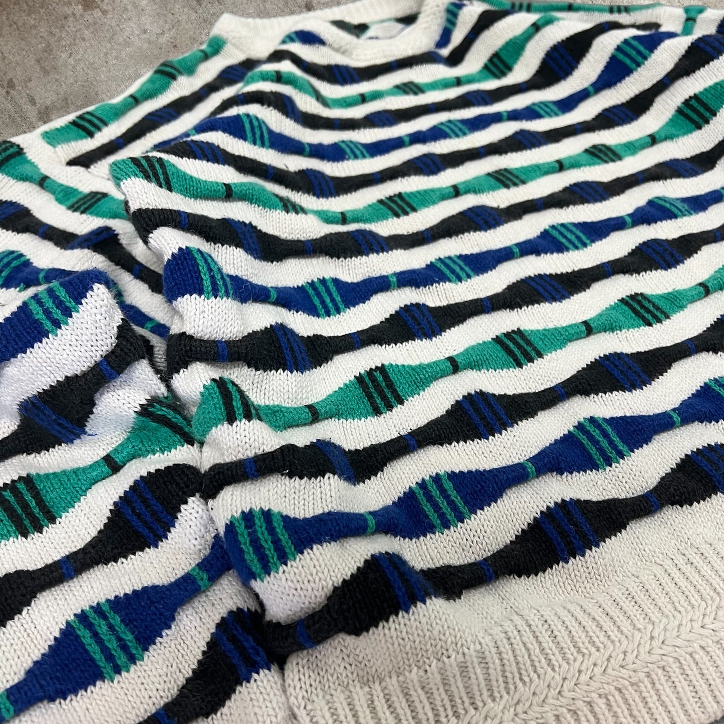 (L) 90s 3D Knit Sweater