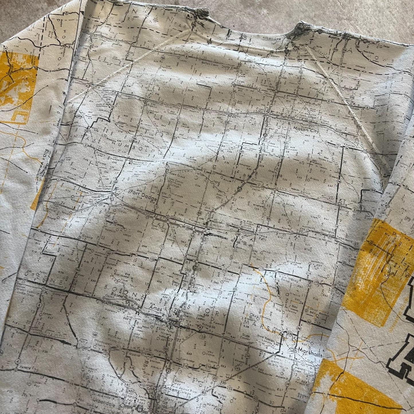 (XL) 90s Iowa Map AOP Crewneck