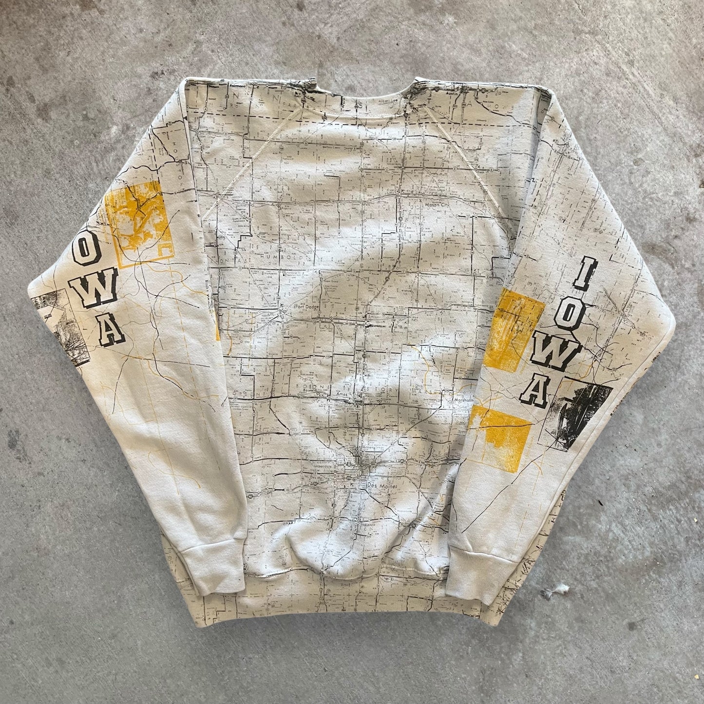 (XL) 90s Iowa Map AOP Crewneck