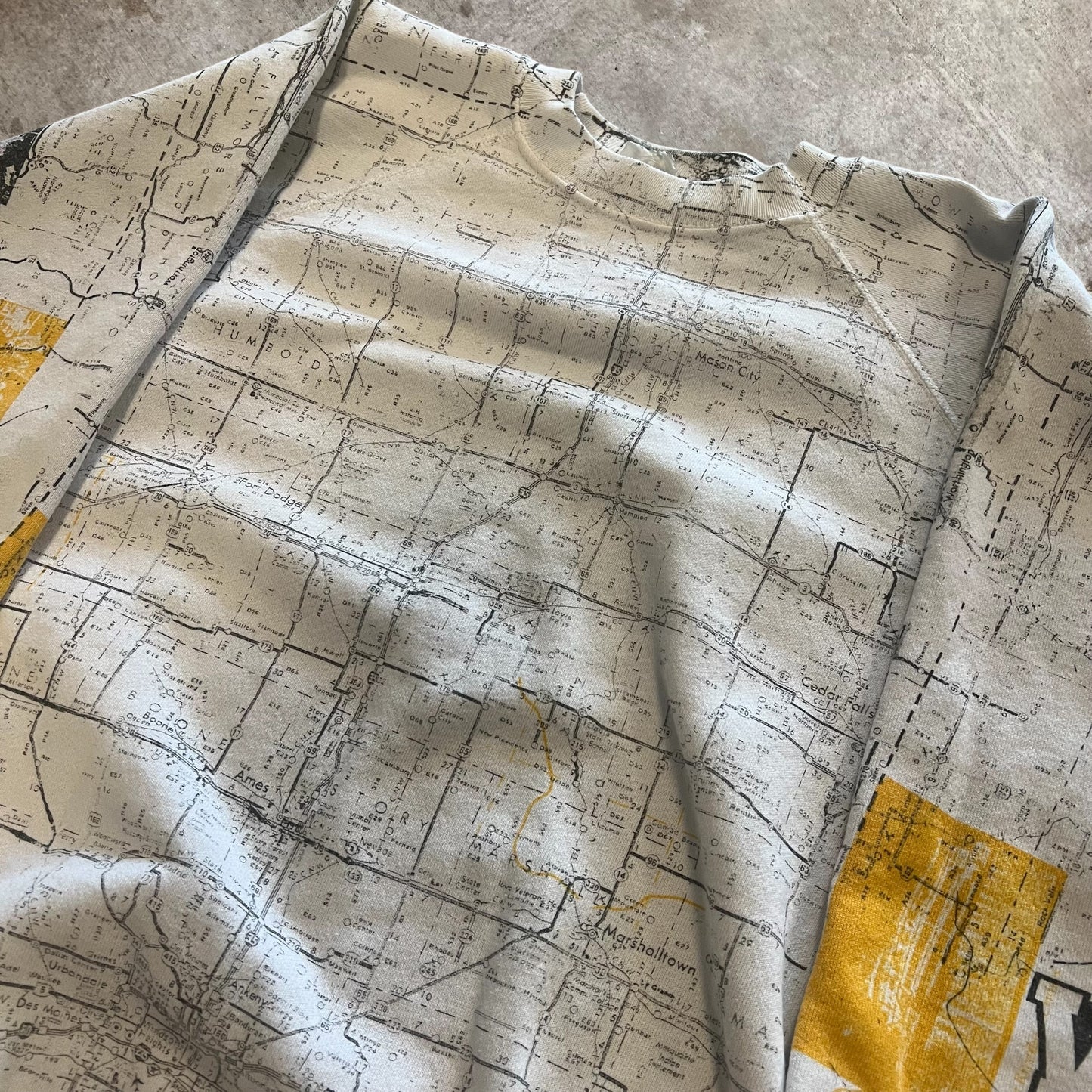 (XL) 90s Iowa Map AOP Crewneck