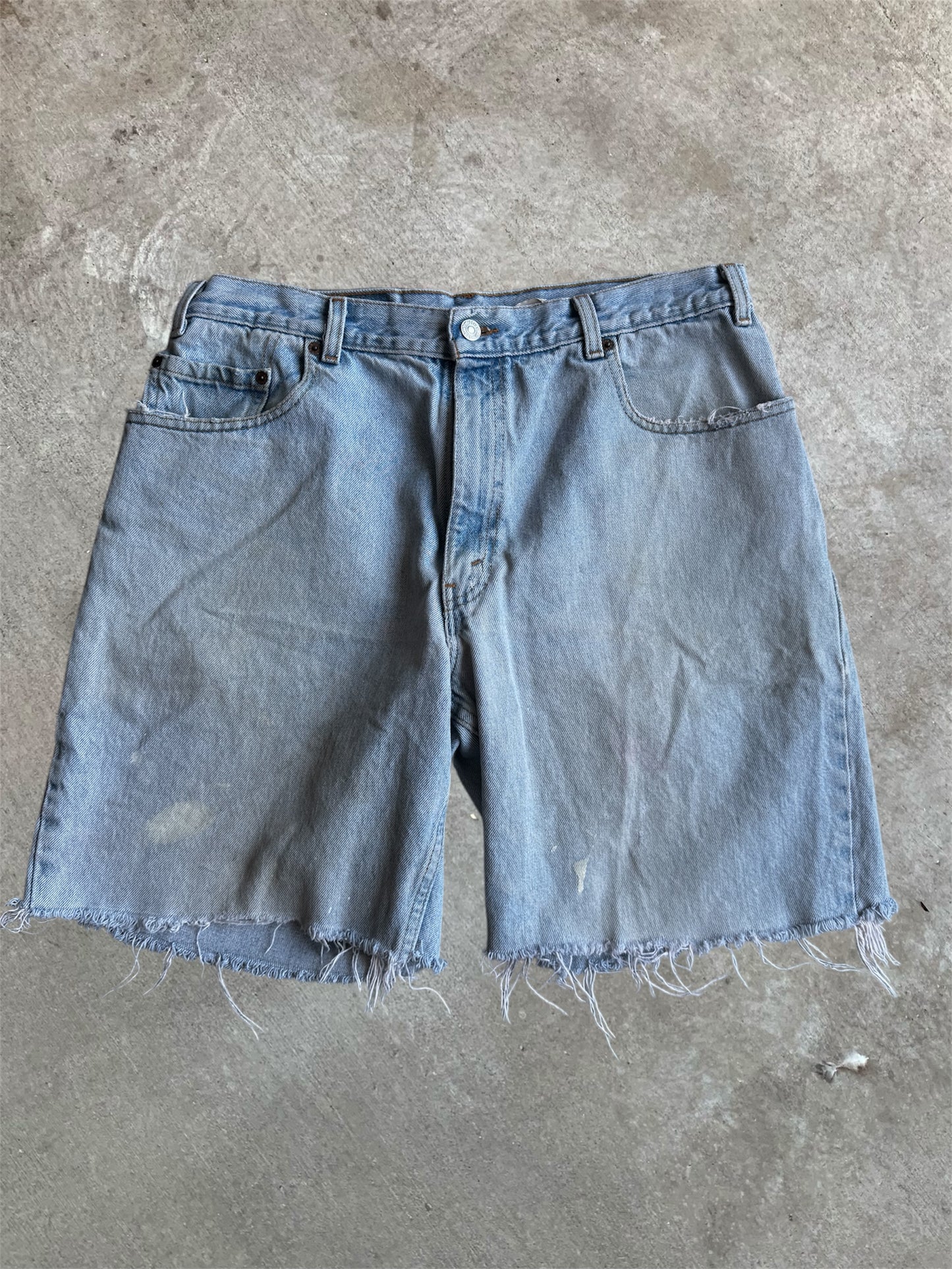(36) 90s Levi’s Cut Off Jorts