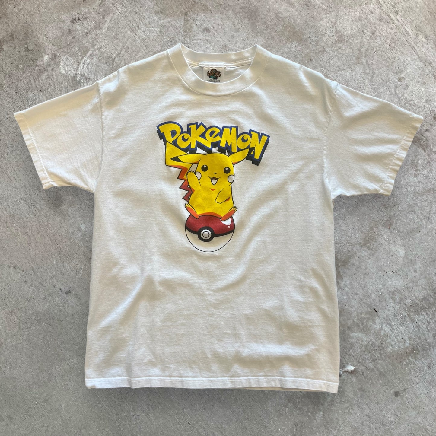 (L) 90s Rare Pokémon Pikachu Tshirt