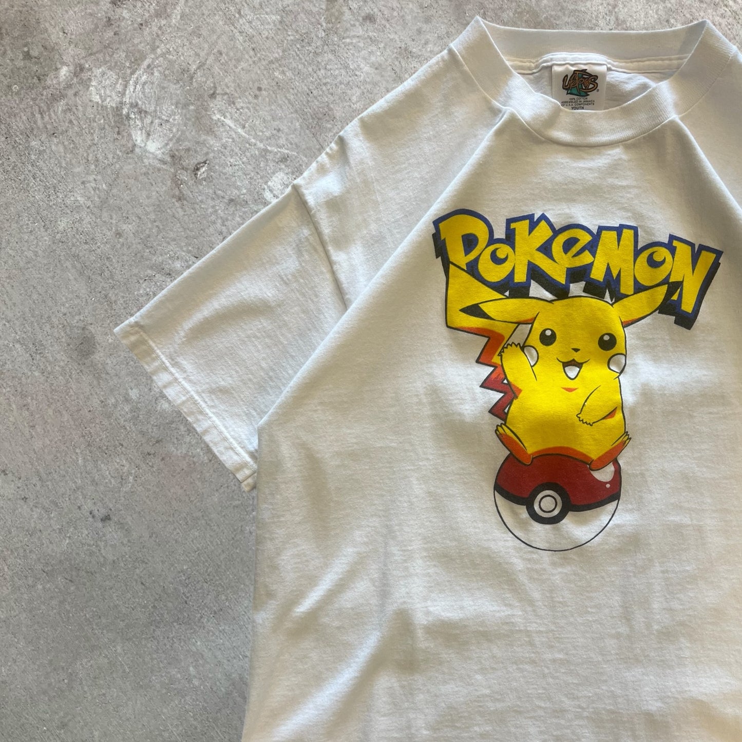 (L) 90s Rare Pokémon Pikachu Tshirt