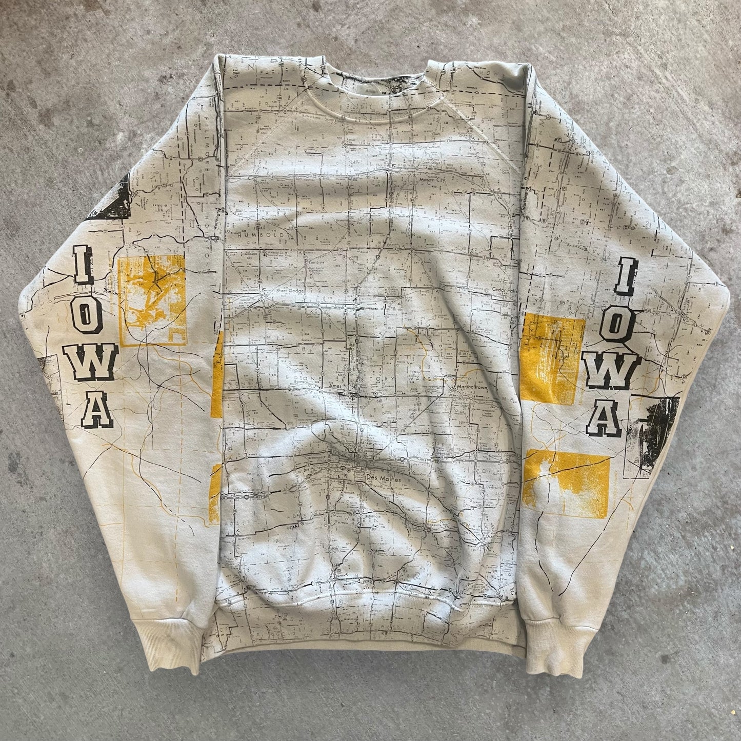 (XL) 90s Iowa Map AOP Crewneck