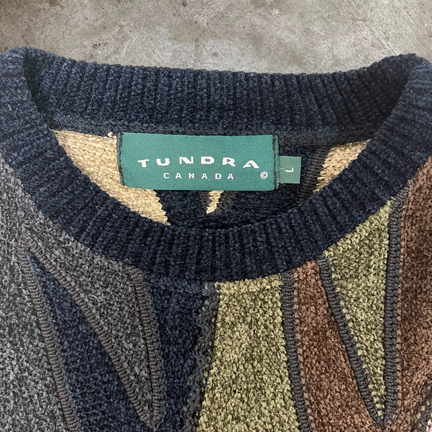 (L) 90s Tundra Knit Sweater