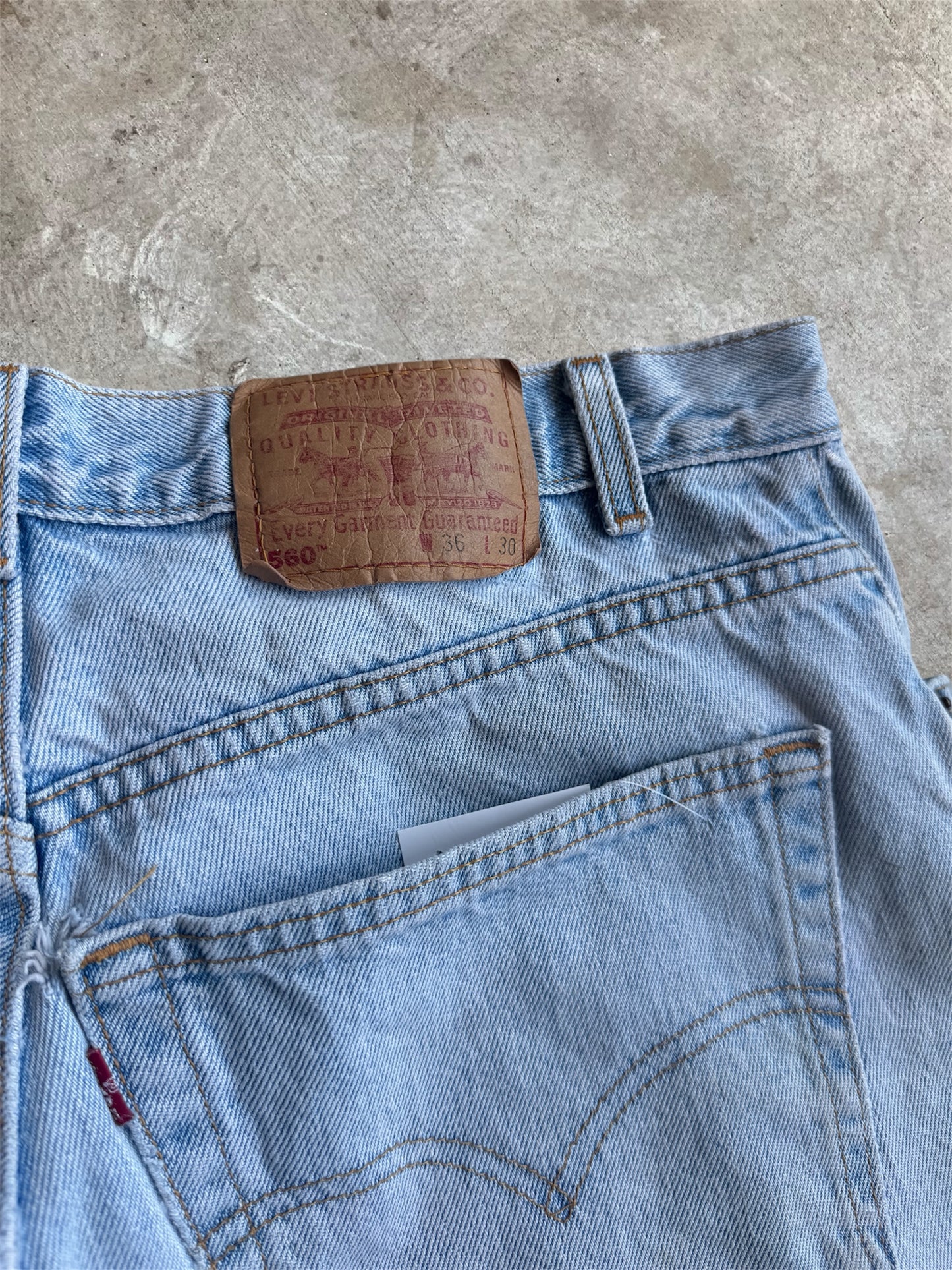 (36) 90s Levi’s Cut Off Jorts