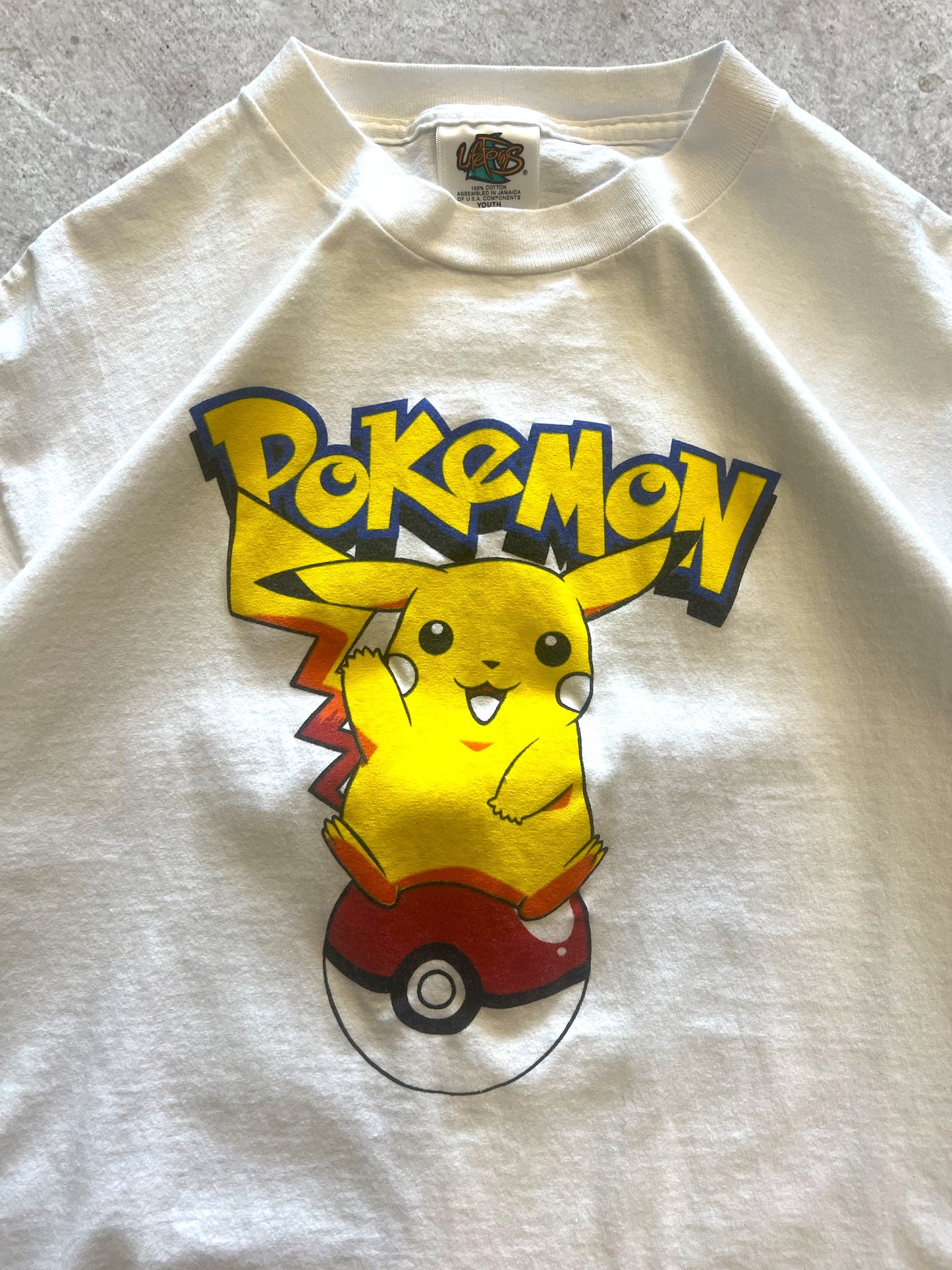 (L) 90s Rare Pokémon Pikachu Tshirt